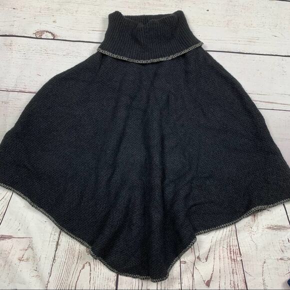 Turtle neck sweater poncho - Picture 3 of 5